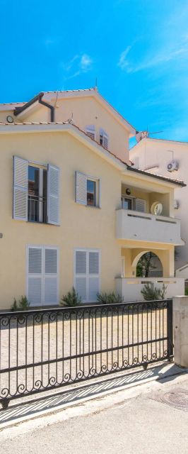 Apartments Nino Malinska