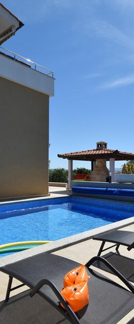 Apartments Zrinka Omisalj