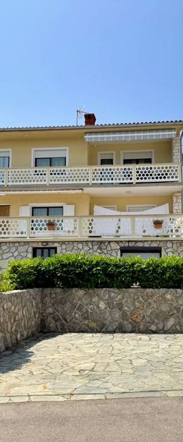 Apartment Rozi with Sea View Silo