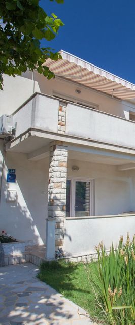 Apartments Dekanić Dalibor Baska