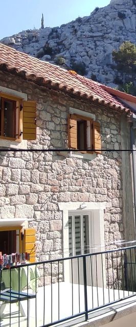 Apartmanok Parkolóhellyel Omis - 21053 Omiš