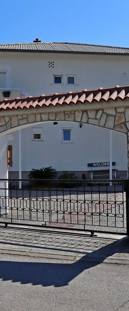 Szobák Magán Parkolóhellyel Novi Vinodolski - 21509