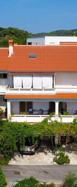 Apartmanok és Szobák Parkolóhellyel Palit, Rab - 21755 Palit