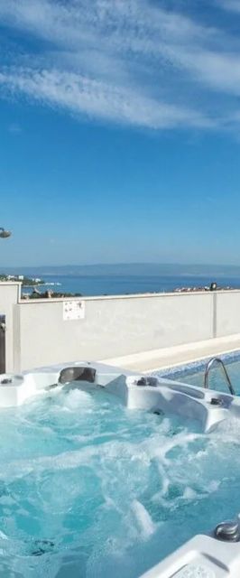 Family-friendly Apartments With Swimming Pool Stobreč, Split - 21990 Stobreč