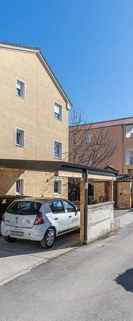 Apartmanok Parkolóhellyel Kastel Luksic Kastela - 22071 Kaštel Lukšić