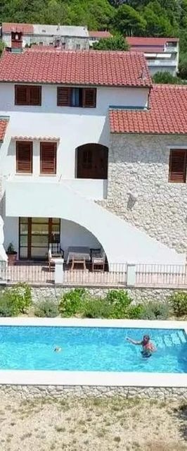 Apartmanok Családok Részére Medencével Barbat, Rab - 22358 Barbat