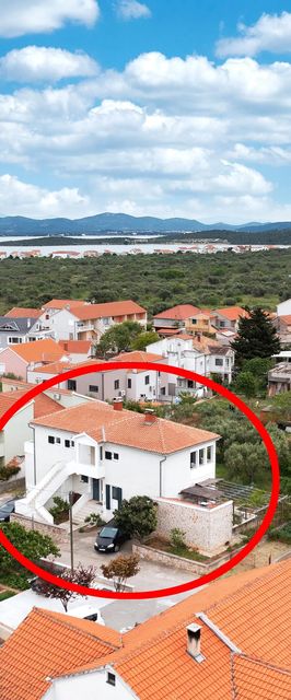 Apartmanok Parkolóhellyel Murter - 22405