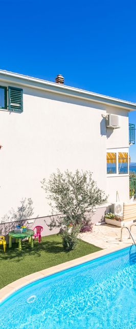 Apartmanok Családok Részére Medencével Kastel Novi, Kastela - 22569 Kaštel Novi