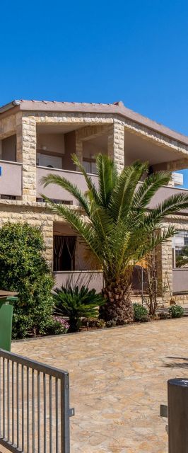 Apartmanok Parkolóhellyel Vir - 23025