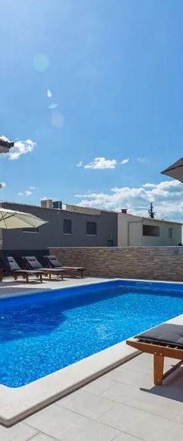 Apartments Villa Milas with pool Jesenice
