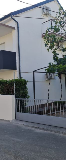 Apartments and Rooms Jengic Vodice