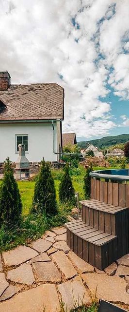 Chalupa TADY a TEĎ Lipová-lázně