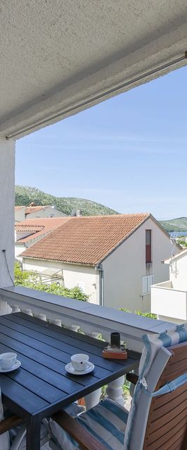 Apartment Niko Grebastica