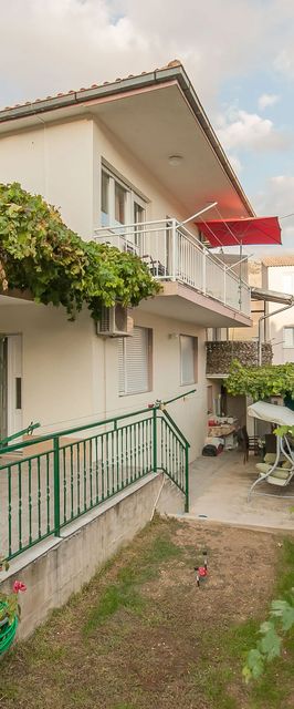 Apartments Neda Omis