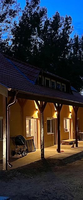 Varga Vendegház 3 Jakuzzival Tiszakécske