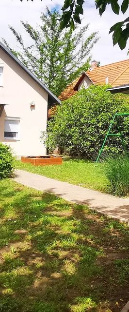 Rigófészek Apartmanház Gárdony