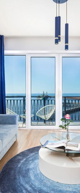 Bulwar Zachodzącego Słońca 2/24