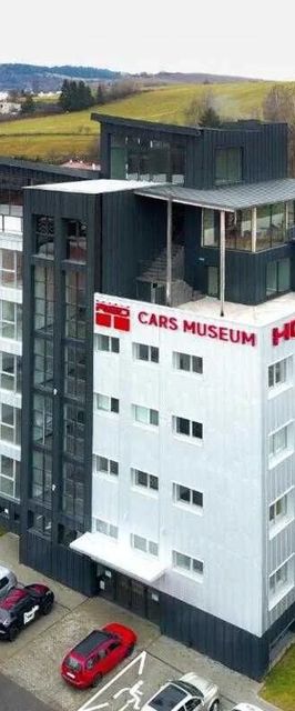 HOTEL DOUBLE RED CARS Museum Brezno