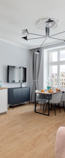 Noakowskiego 16/39A^