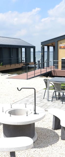 Sunrise Bay Abádszalók