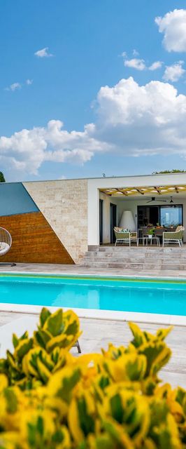 Villa Royal Green One Nin