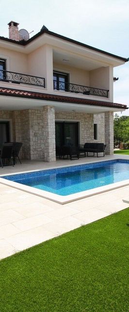 Comfortable 12 Person Villa in Malinska