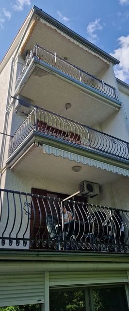 Apartment for 2 persons in center of Malinska