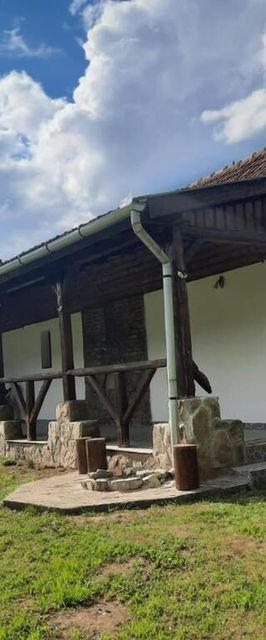 Casa de Peste Apă Peșteana