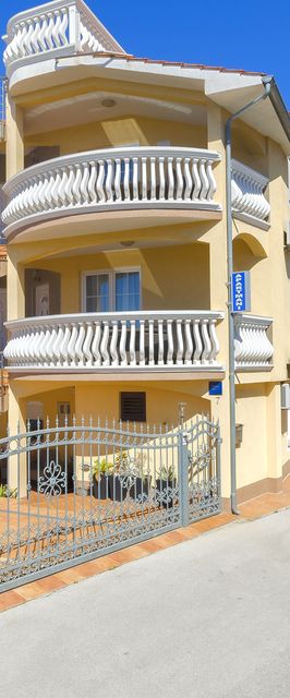 Apartments Ani Vodice