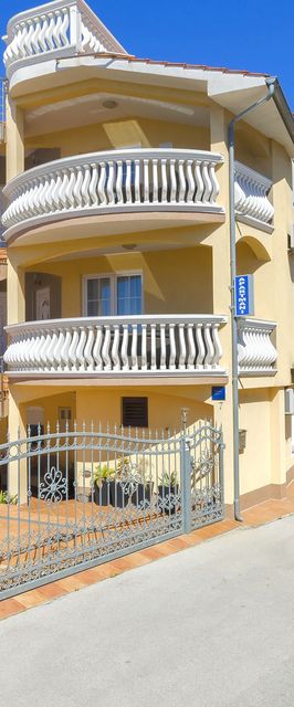 Apartments Ani Vodice