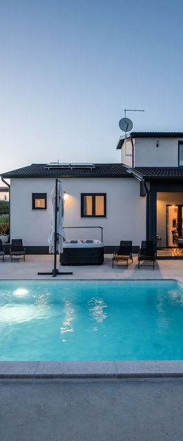 Villa Jasminka s bazenom i whirlpool-om Kastelir