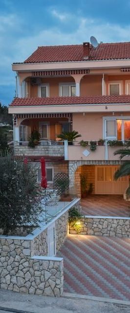 Apartment and Room Cherry Novalja