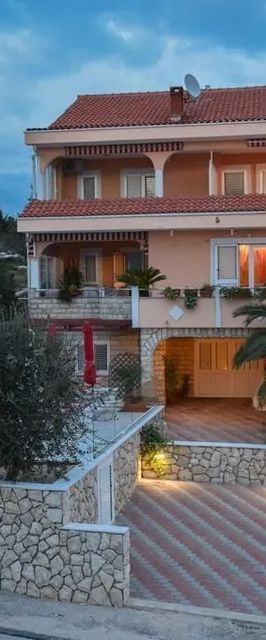 Apartment and Room Cherry Novalja