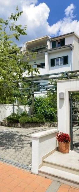 Apartments Gianni Makarska