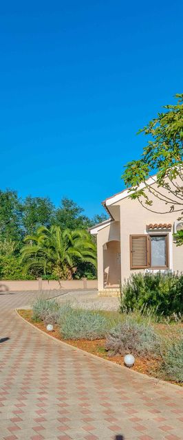 House Suric Privlaka