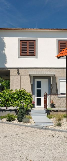 Ház Családok Részére Parkolóhellyel Jastrebarsko, Prigorje - 20705 Jastrebarsko