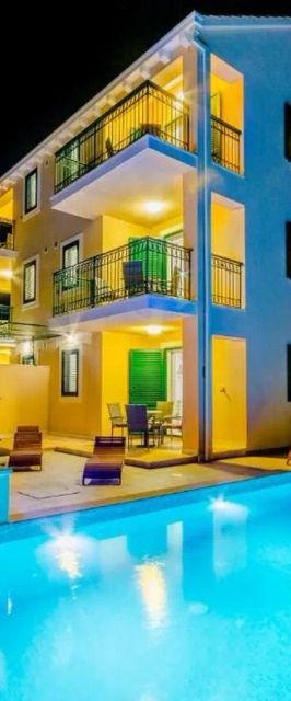 Family-friendly Apartments With Swimming Pool Milna, Brač - 22122 Milna
