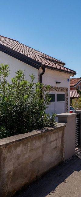 Apartmanok Parkolóhellyel Vir - 23044