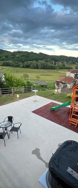 Ház Családok Részére Parkolóhellyel Veliki Komor, Zagorje - 23212 Veliki Komor