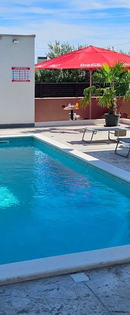 Apartmanok Családok Részére Medencével Kastel Stari, Kastela - 23348 Kaštel Stari