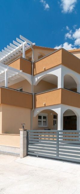 Apartments Lux 1 Marina