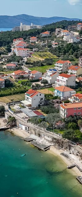 Apartments Vin Seget Donji