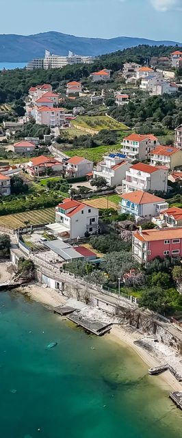 Apartments Vin Seget Donji