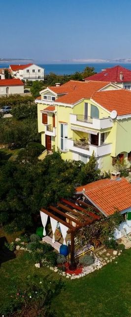 Apartments Secret Garden Razanac