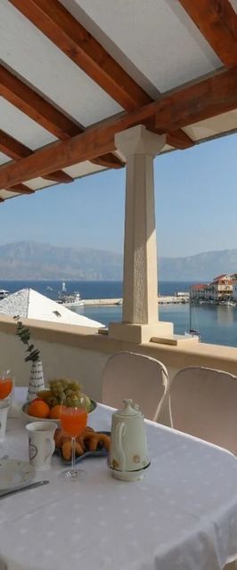 Apartment Josip Postira