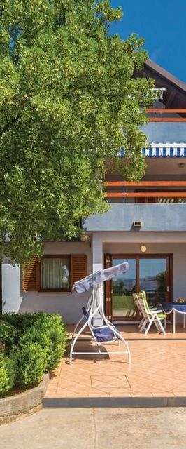 Apartments Ivni Karlobag