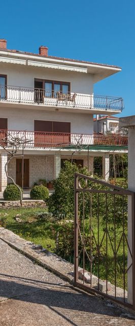 Apartment Domi Okrug Gornji