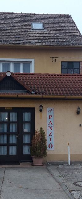 Zeke Panzió Vác