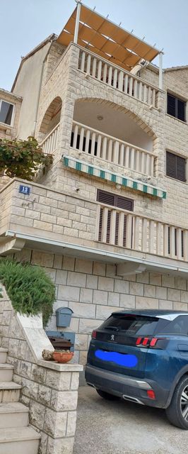 Apartments Pavao Postira