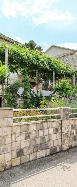 Apartments Ivana Trpanj